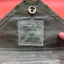 Lade das Bild in den Galerie-Viewer, British Army Issue Woodland DPM PLCE IRR Webbing Wire Cutter Frog Pouch
