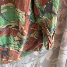 Lade das Bild in den Galerie-Viewer, British Army DPM 1968 Pattern Camouflaged Combat Smock Jacket - Size 3 - 40&quot; C
