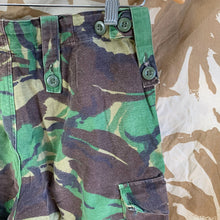 Charger l&#39;image dans la galerie, British Army DPM Camouflaged Temperate Trousers - 75/76/92 - Vintage Clothing
