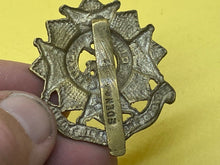 Load image into Gallery viewer, Original British Army WW1/ WW2 Bedfordshire &amp; Hertfordshire Regiment Cap Badge
