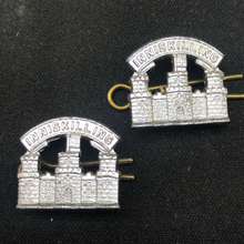 Lade das Bild in den Galerie-Viewer, Original British Collar Badge Pair - Black Watch (Royal Highland Regiment) - The Militaria Shop
