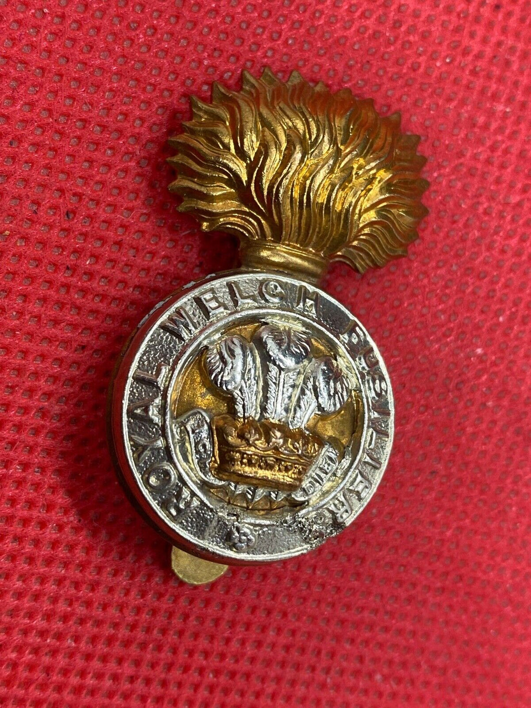 WW1 / WW2 British Army Royal Welch Regiment Cap Badge
