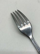 Charger l&#39;image dans la galerie, Original British Army War Department Marked Mess Cutlery Fork - 1964 Dated
