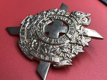 Lade das Bild in den Galerie-Viewer, Original WW2 Era Canadian Scottish Regiment Cap Badge
