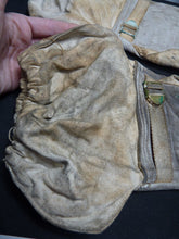 Load image into Gallery viewer, Original WW2 Pattern British Army White Camouflaged Gloves / Gunners Mittens
