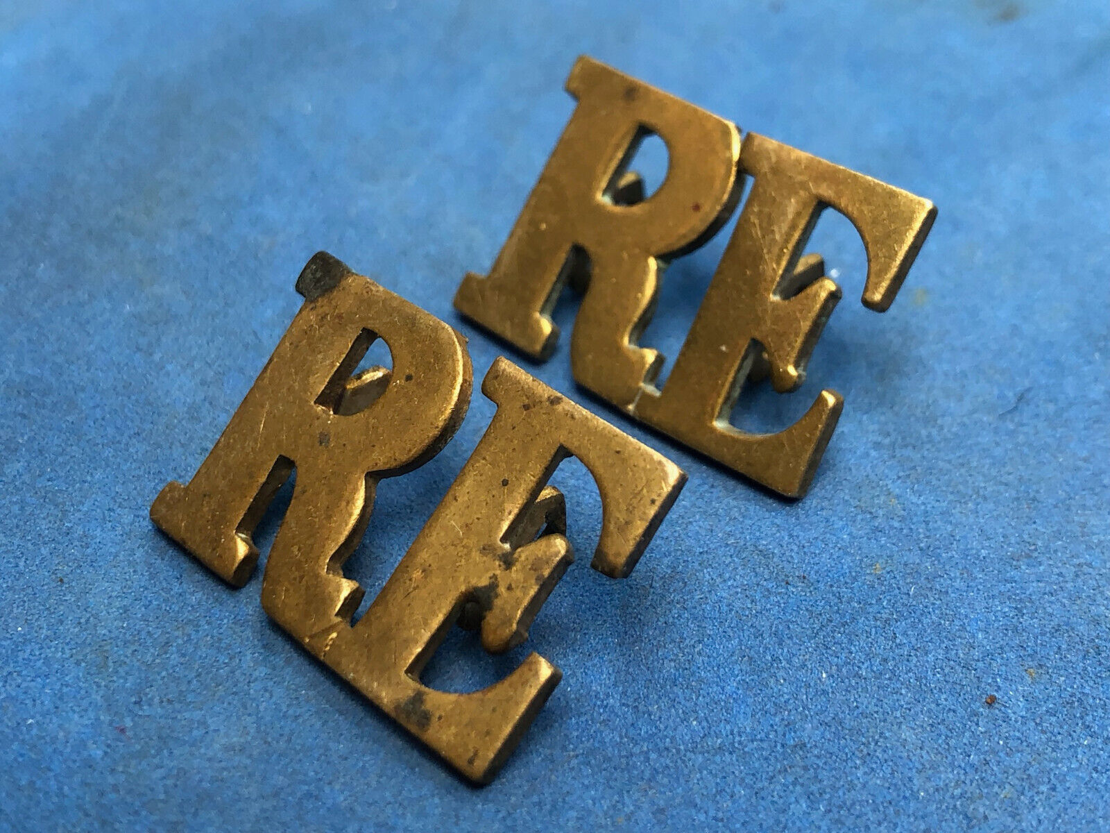 Original Pair of WW1/WW2 Brass British Army Shoulder Title - RE Royal Engineers - The Militaria Shop