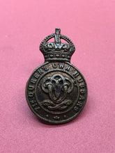 Load image into Gallery viewer, Original WW1 British Army 7th Queen&#39;s Own Hussars Cap Badge
