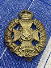 Load image into Gallery viewer, Original WW1 / WW2 British Army Rifle Brigade Regiment Cap Badge
