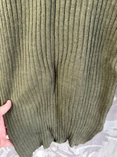 Charger l&#39;image dans la galerie, Genuine British Army Man&#39;s Heavy Jersey Olive Drab Pull Over - Size 33&quot; Chest
