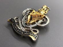 Lade das Bild in den Galerie-Viewer, Genuine British Army AMMO UK Queen&#39;s Royal Hussars Beret / Cap Badge
