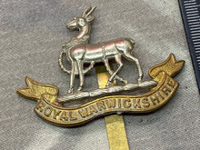 Load image into Gallery viewer, Original WW1 / WW2 British Army Royal Warwickshire Cap Badge
