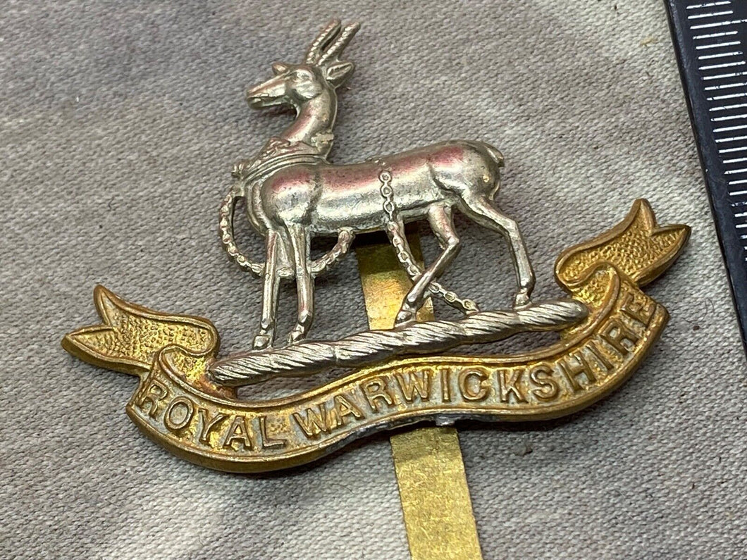 Original WW1 / WW2 British Army Royal Warwickshire Cap Badge