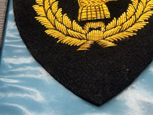 Lade das Bild in den Galerie-Viewer, British RAF Bullion Embroidered Blazer Badge - Royal Air Force Volunteer Reserve
