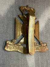 Load image into Gallery viewer, Original British Army WW1 / WW2 The Wiltshire Regiment Cap Badge
