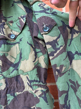 Charger l&#39;image dans la galerie, Original British Army 1968 Pattern Combat Smock Jacket - 34&quot; Chest - Unusual
