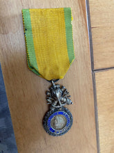 Load image into Gallery viewer, Original French &quot;Medaille Militaire&quot; / Republic Francaise 1870 / Bronze Medal
