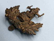 Charger l&#39;image dans la galerie, Original British Army Queens Own Royal Glasgow Yeomanry Regiment Cap Badge
