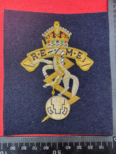 Charger l&#39;image dans la galerie, British Army Bullion Embroidered Blazer Badge - R.E.M.E Engineers - King&#39;s Crown
