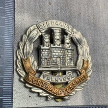 Charger l&#39;image dans la galerie, Original WW2 British Army Cap Badge - Northamptonshire Regiment
