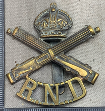 Charger l&#39;image dans la galerie, Original WW1 British Royal Naval Division Machine Gun Corps Cap Badge
