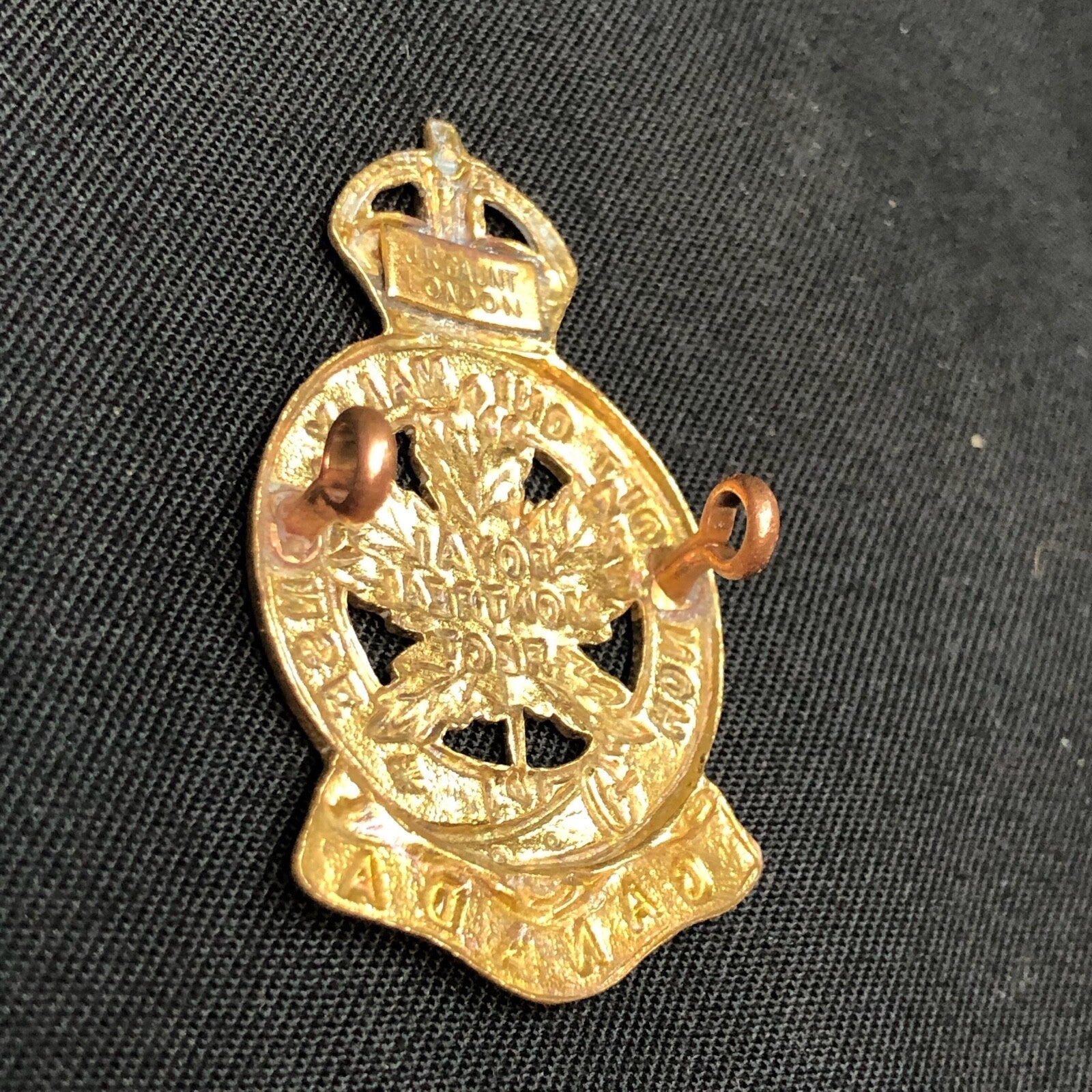 Original British Army WW1 / WW2 Royal Montreal Regiment Cap Badge - The Militaria Shop