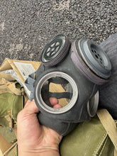 Load image into Gallery viewer, Original WW2 British Army Assault Mask Set in Bag (No Filter)
