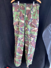 Lade das Bild in den Galerie-Viewer, Originale leichte DPM-Kampfhose im Camouflage-Stil der britischen Armee, Größe 85/80/96 
