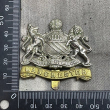 Charger l&#39;image dans la galerie, Original WW2 British Army Cap Badge - Manchester Regiment
