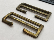 Charger l&#39;image dans la galerie, Original WW2 British Army Small Pack / Large Pack Strap Brass Buckles
