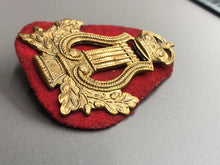 Charger l&#39;image dans la galerie, Original WW1 / WW2 British Army Musicians Bandsmans Cap Badge
