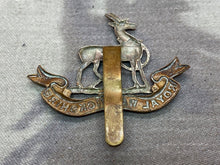 Load image into Gallery viewer, Original WW1 / WW2 British Army Royal Warwickshire Cap Badge
