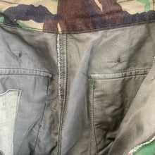 Charger l&#39;image dans la galerie, Early Original British Army Jungle DPM Camouflaged Combat Trousers - 76/80/96
