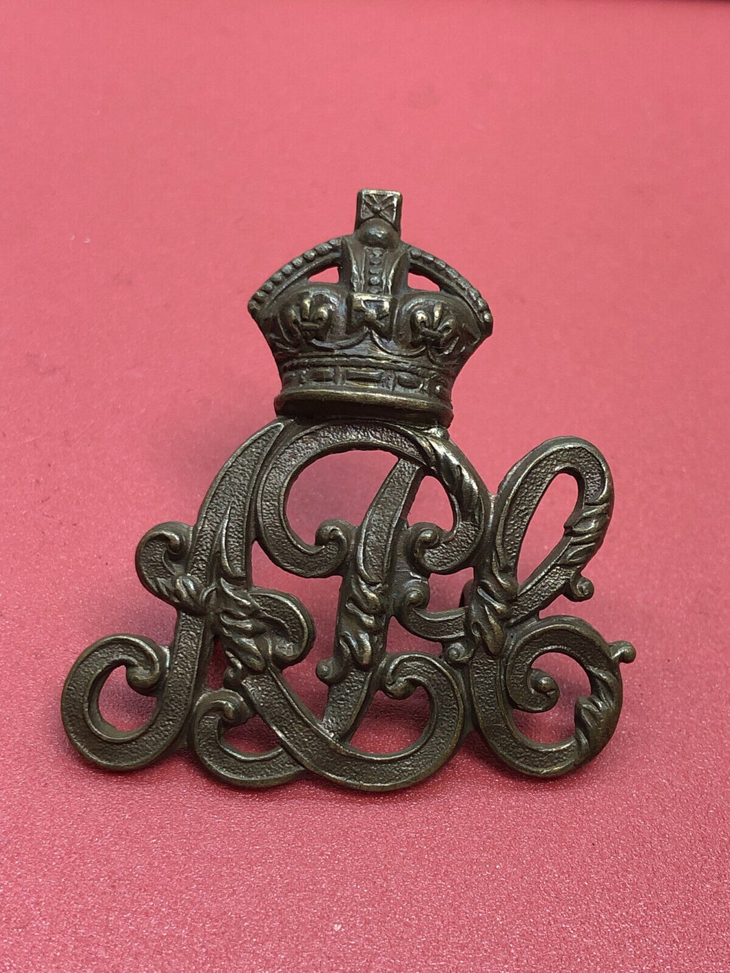 Original WW1 British Army Cap Badge - Army Pay Corps APC