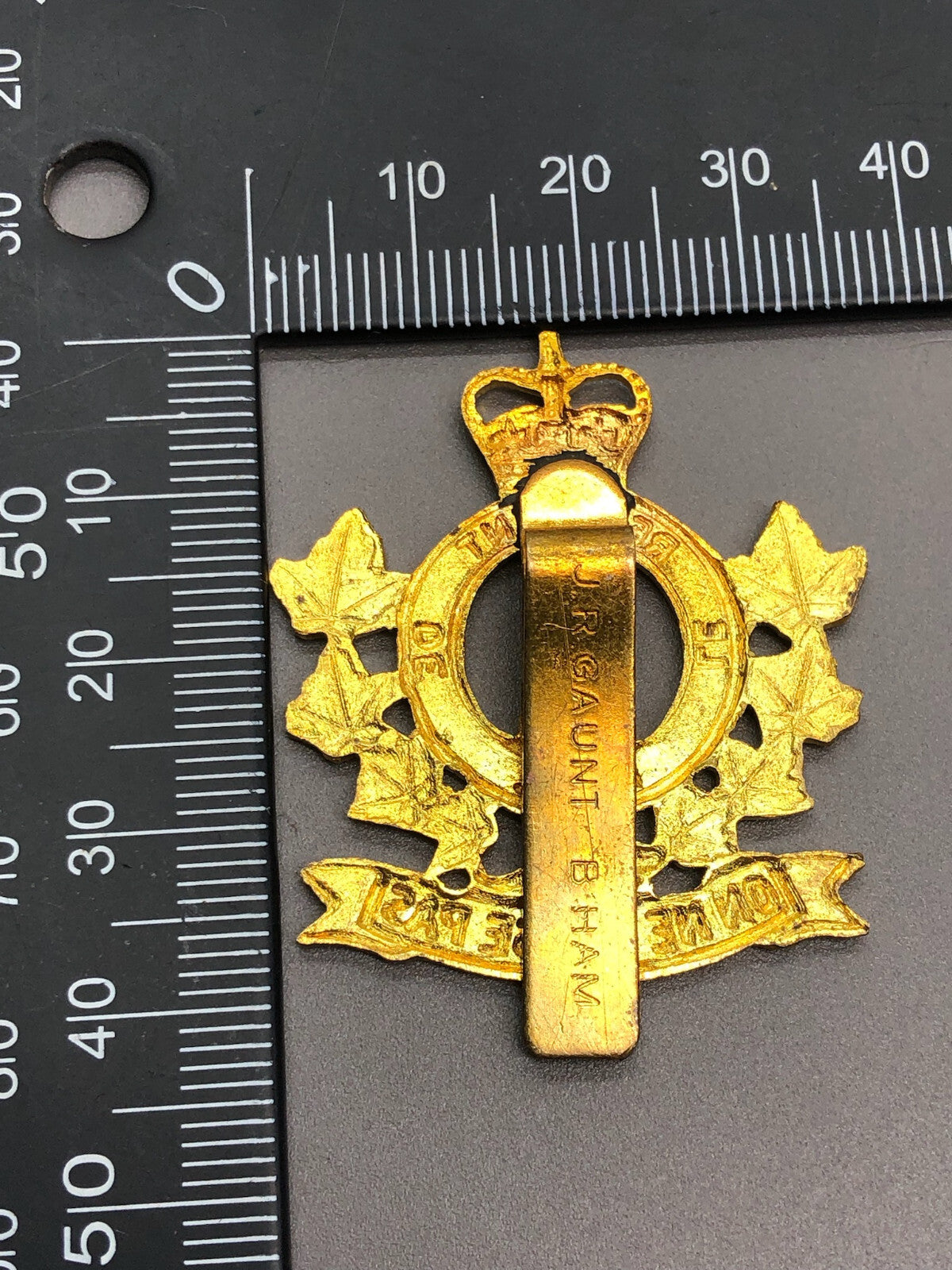 Vintage Canadian Army Régiment de Hull (Le Régiment de Hull (RCAC)) Cap Badge - The Militaria Shop
