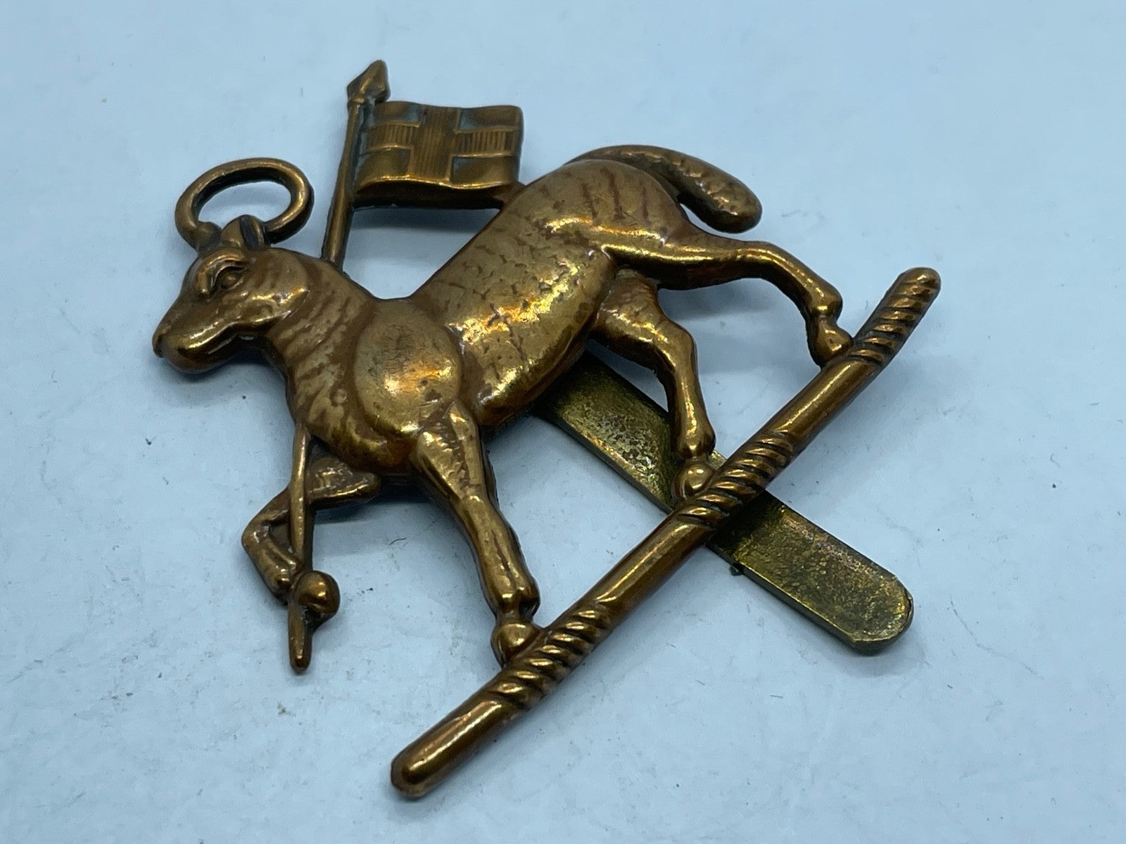 Original British Army WW1 / WW2 Queen's (Royal West Surrey) Regiment Cap Badge - The Militaria Shop