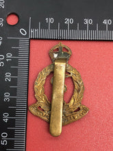 Charger l&#39;image dans la galerie, Original WW2 British Army Cap Badge - Royal Army Medical Corps RAMC
