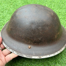 Lade das Bild in den Galerie-Viewer, WW2 British Army Mk2 Brodie Helmet - Original Paintwork &amp; Divisional Sign
