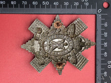 Charger l&#39;image dans la galerie, Original WW1 Highland Cyclist Battalion Territorial Forces Cap Badge
