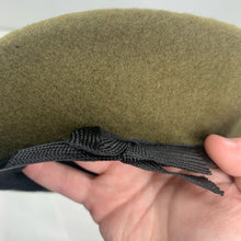 Lade das Bild in den Galerie-Viewer, Guards Division Uniform Khaki Wool Beret British Army Assorted Regiments - 49cm
