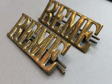 Load image into Gallery viewer, Original British Army WW2 Pair of REME Mechanical Engineers Shoulder Titles
