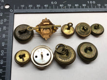 Lade das Bild in den Galerie-Viewer, Group lot of British Army Buttons - Some WW2 Pieces
