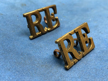Load image into Gallery viewer, Original Pair of WW1/WW2 Brass British Army Shoulder Title - RE Royal Engineers
