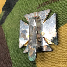 Charger l&#39;image dans la galerie, Original British Army Cap Badge Royal Gloucestershire, Berkshire and Wiltshire - The Militaria Shop
