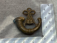 Load image into Gallery viewer, Original British Army WW1 / WW2 Light Infantry Collar Badge
