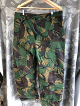 Lade das Bild in den Galerie-Viewer, Genuine British Army DPM Waterproof Trousers - Size 78/100
