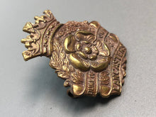 Lade das Bild in den Galerie-Viewer, Original WW1 British Army Duke Of Lancaster’s Own Yeomanry Cap Badge
