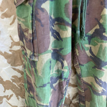 Lade das Bild in den Galerie-Viewer, British Army DPM Camouflaged Temperate Trousers - 75/80/96 - Vintage Clothing
