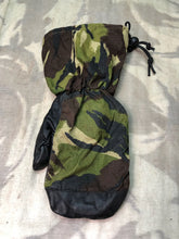 Charger l&#39;image dans la galerie, Genuine British Army DPM Camouflaged Goretex Inner Mitten Single - Size - Medium
