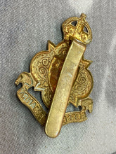 Charger l&#39;image dans la galerie, Original WW1 British Army Sussex Yeomanry Regiment Cap Badge

