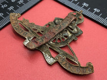 Load image into Gallery viewer, Original WW1/WW2 British Army Royal Artillery Cap Badge
